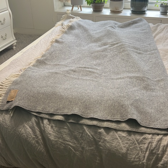 Brooklinen 100% Wool Blanket - Picture 5 of 5